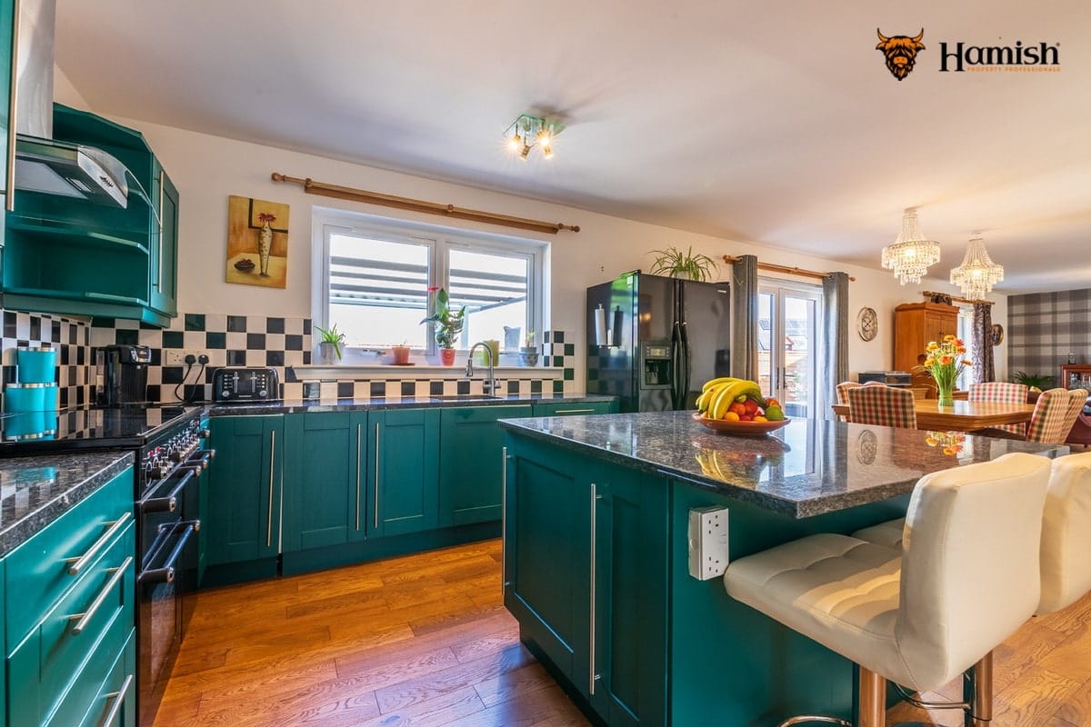 SUMMER SELLING EXPERT TIPS FOR A QUICK SALE AT PREMIUM PRICES 2 Natural summer elements in kitchen decor