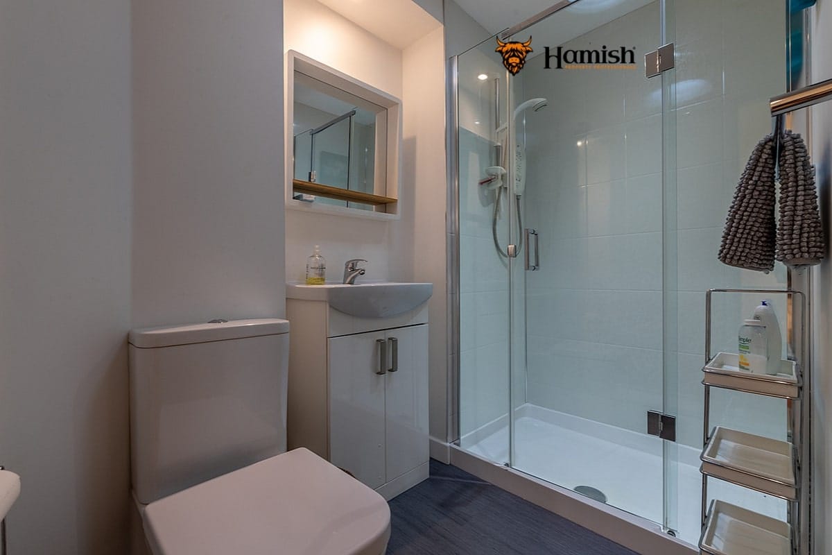 LUXURY STYLING SIMPLE HACKS TO MAKE ROOMS FEEL MORE EXPENSIVE 5 Bathroom with accessories and soft lighting