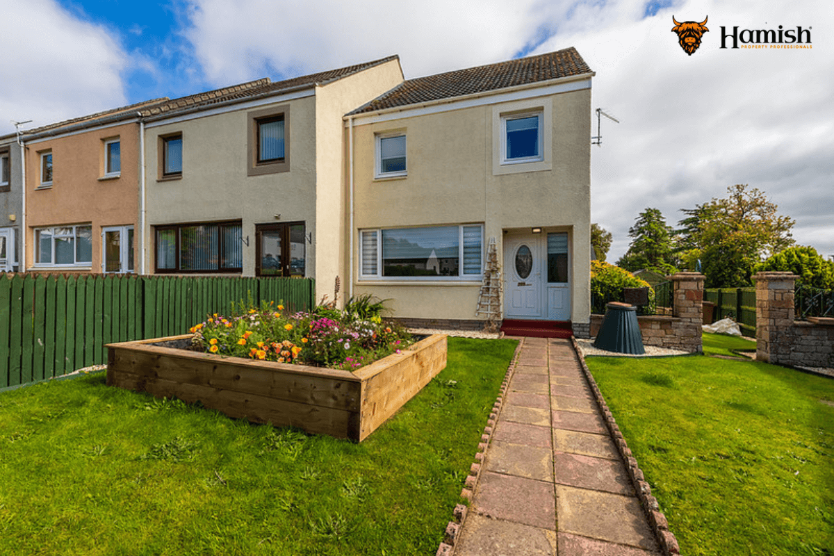 WHAT MAKES A HOME VALUABLE AND HOW TO SELL AT THE BEST PRICE 3 Modern home with a front garden