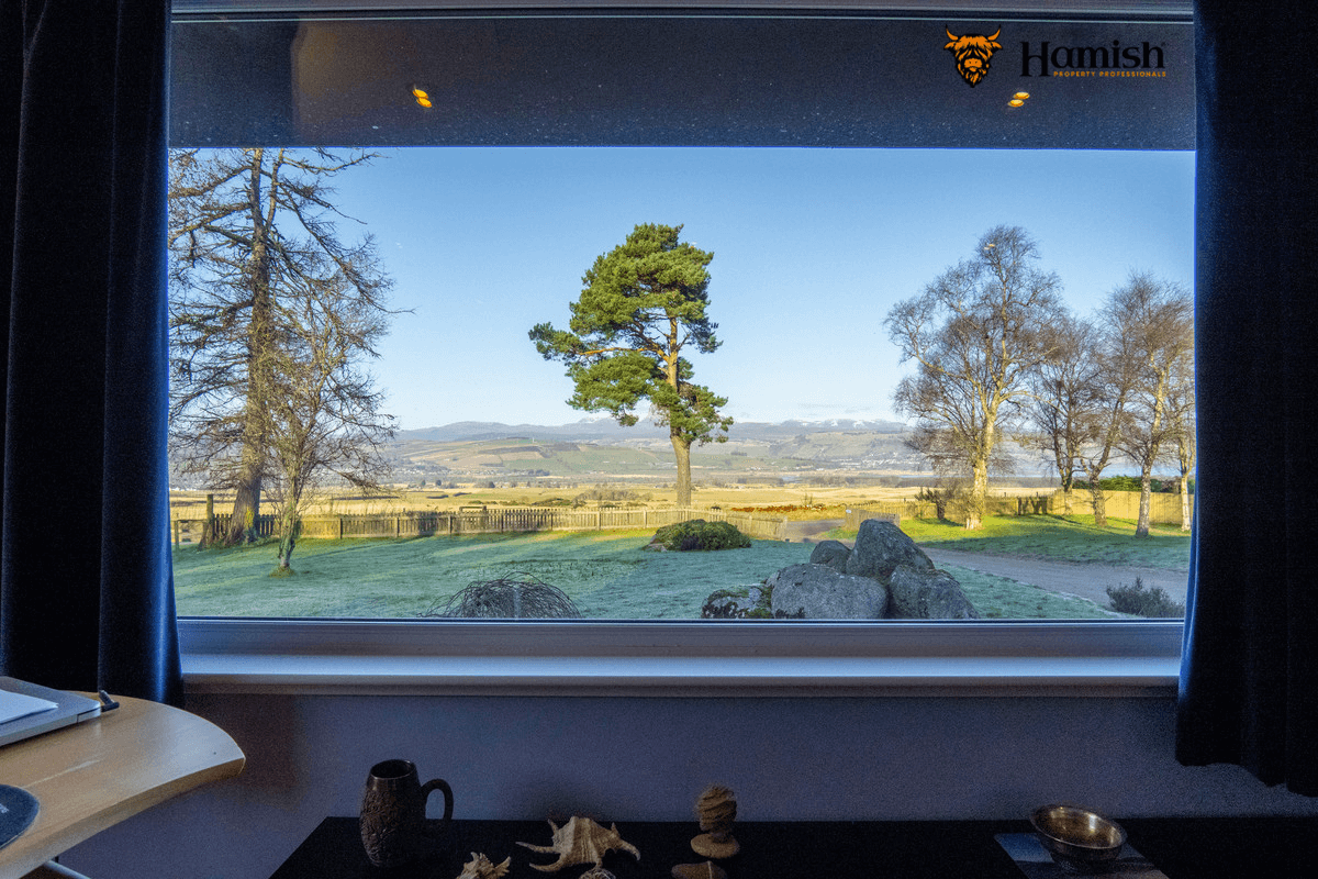 WHAT MAKES A HOME VALUABLE AND HOW TO SELL AT THE BEST PRICE 1 Scenic view from a home window